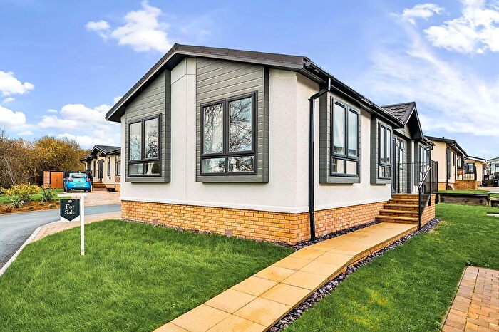 2 Bedroom Mobile/park Home For Sale In Near Bude, Cornwall, EX23