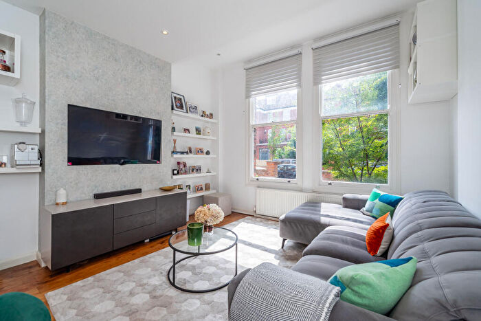 2 Bedroom Flat For Sale In Canfield Gardens, London, NW6