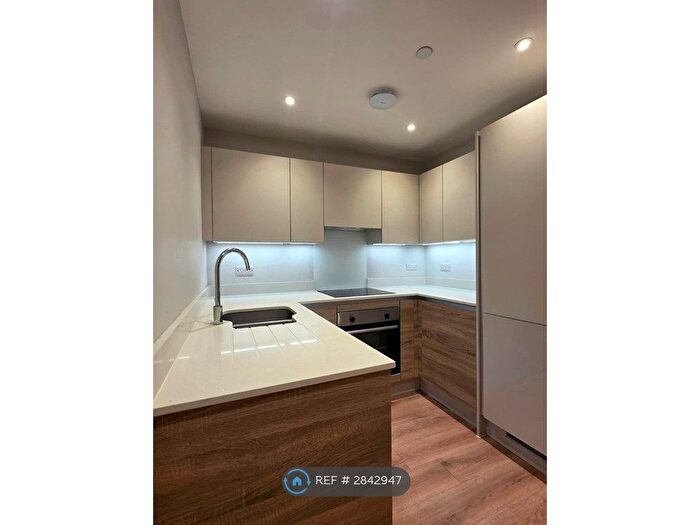 2 Bedroom Flat To Rent In Richmond House, Bournemouth, BH2