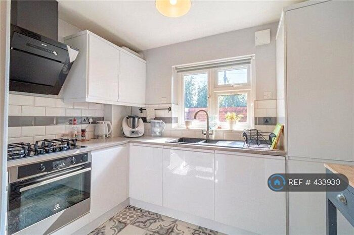 1 Bedroom Maisonette To Rent In Coulson Way, Burnham, Slough, SL1