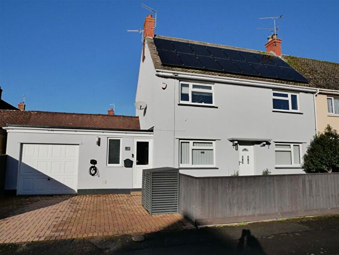 3 Bedroom Semi Detached House For Sale In Penn Hill Road, Calne, SN11