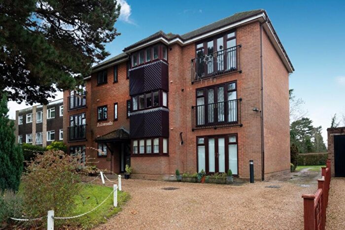 2 Bedroom Apartment To Rent In Ashwood House, Hatch End, HA5