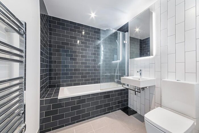 1 Bedroom Flat For Sale In Bonnet Street, London, E16