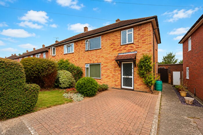 3 Bedroom Semi-Detached House For Sale In Leeward Road, Rochester, ME1