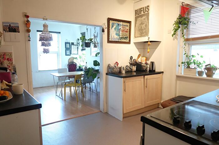 1 Bedroom Flat To Rent In Lower Clapton Road, London, E5