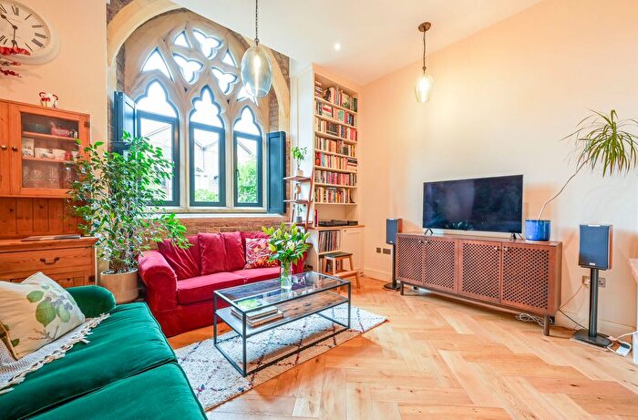 2 Bedroom Flat For Sale In Bellcote Apartments, Tower Hamlets, London, E14