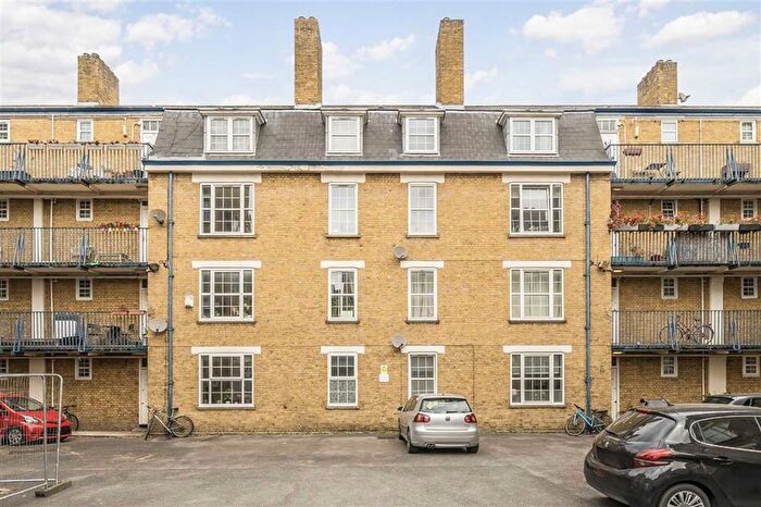 3 Bedroom Flat For Sale In Cambridge Heath Road, Cambridge Heath, E2