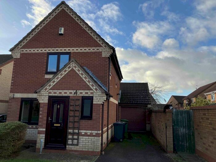 3 Bedroom House To Rent In Bronze Close, Maple Park, CV11