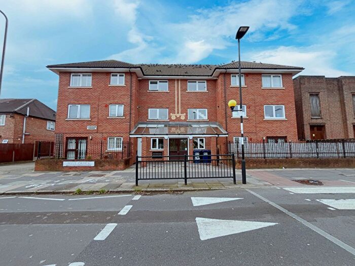 2 Bedroom Flat For Sale In Oldfield Lane North, Greenford, UB6