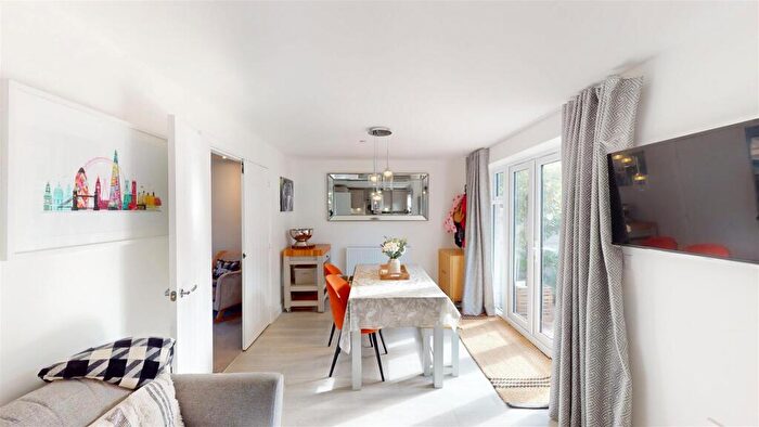 4 Bedroom Detached House For Sale In Cae Ffynnon, Cowbridge, CF71