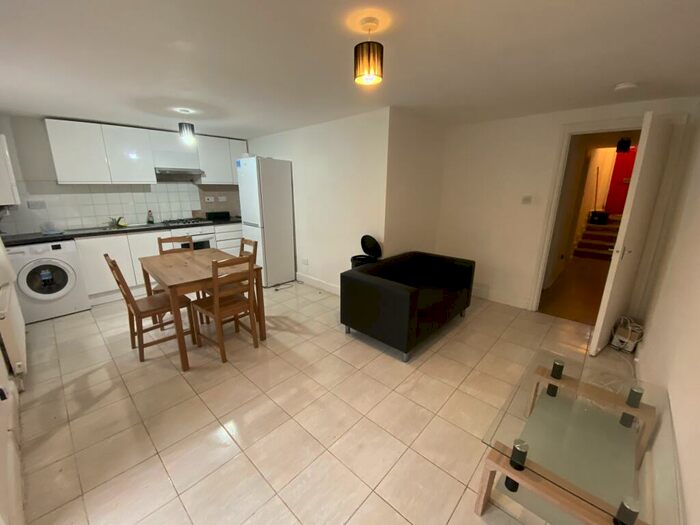 1 Bedroom Apartment To Rent In Lewisham Way, New Cross, London, SE14