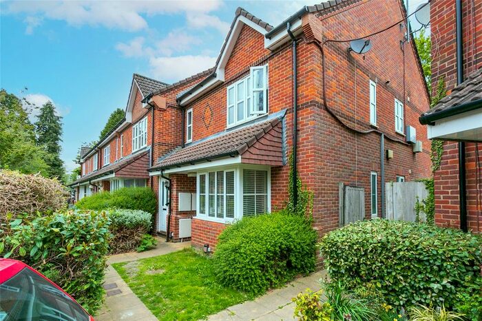 2 Bedroom Maisonette To Rent In Leaford Crescent, Watford, Hertfordshire, WD24