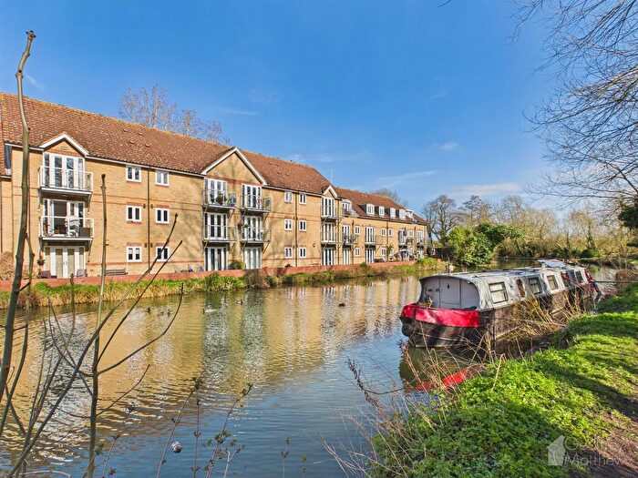 2 Bedroom Flat For Sale In Cambridge Road, Harlow, CM20