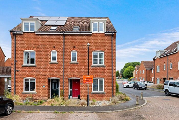 4 Bedroom Semi-Detached House For Sale In Aspen Drive, Whitfield, Dover, CT16