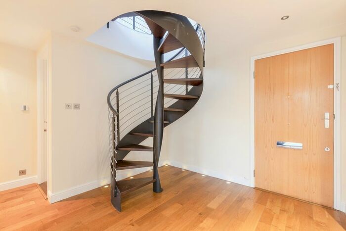 3 Bedroom Flat To Rent In Queen Elizabeth Street, London, SE1