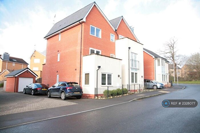 4 Bedroom Semi-Detached House To Rent In Sinatra Drive, Oxley Park, Milton Keynes, MK4