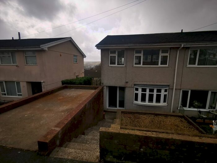 3 Bedroom Semi-Detached House To Rent In Meadow Close, Blackwood, NP12