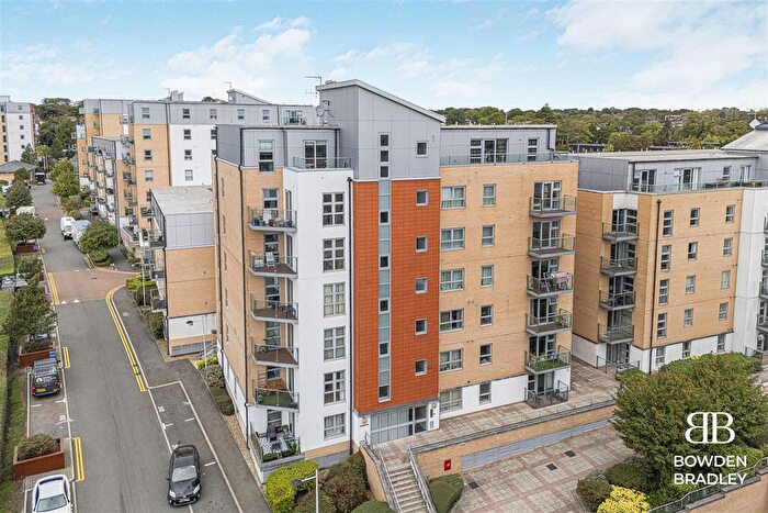 1 Bedroom Flat For Sale In Queen Mary Avenue, South Woodford, E18