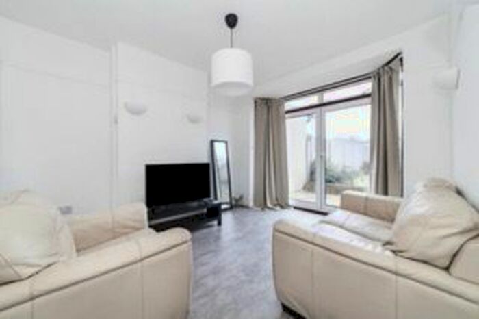 3 Bedroom Detached House To Rent In Brocks Drive, North Cheam, Sutton, SM3