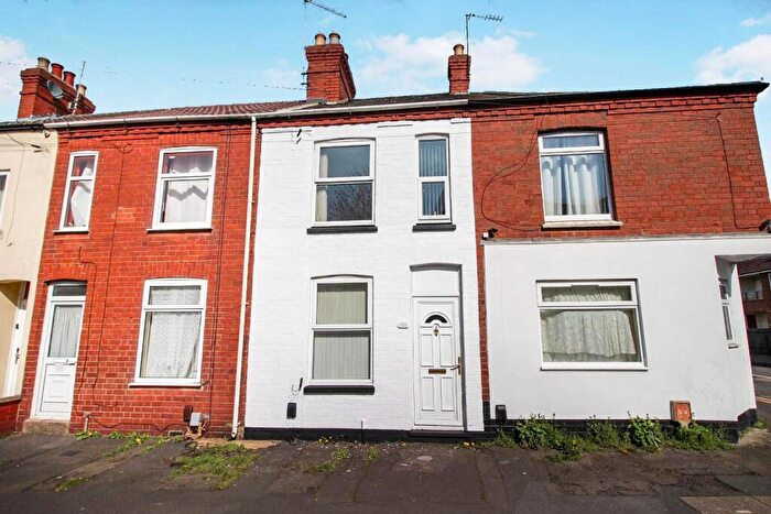 3 Bedroom Terraced House For Sale In Cromwell Road, Rushden, NN10