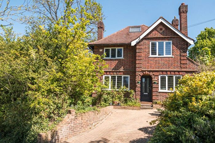 5 Bedroom Detached House For Sale In Hillcrest Gardens, Esher, KT10