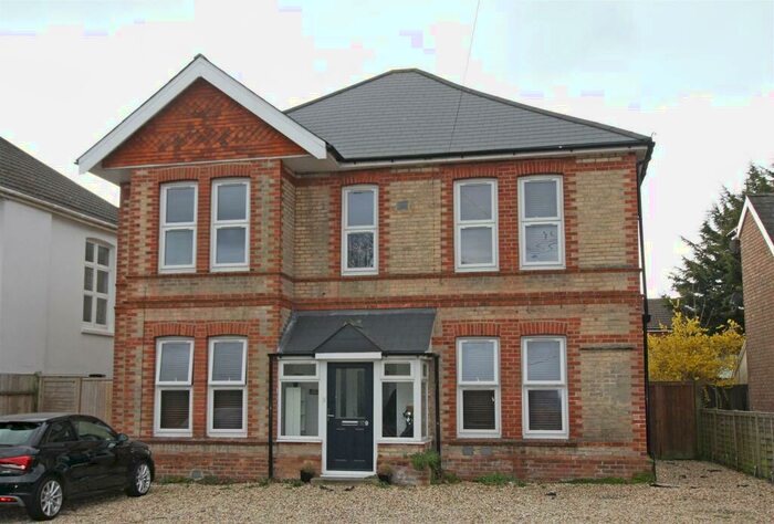 2 Bedroom Flat To Rent In Richmond Park Road, Bournemouth, BH8