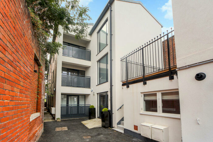 3 Bedroom Apartment To Rent In London Street, Chertsey, KT16