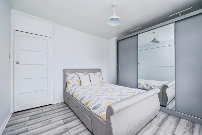 3 Bedroom Terraced House For Sale In Stirling Grove, Nottingham, NG11