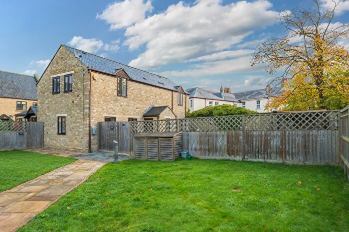 3 Bedroom Semi-Detached House For Sale In Heathfield, Bletchingdon, OX5