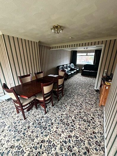 3 Bedroom Detached House To Rent In Charlwood Road, Luton, Bedfordshire, LU4