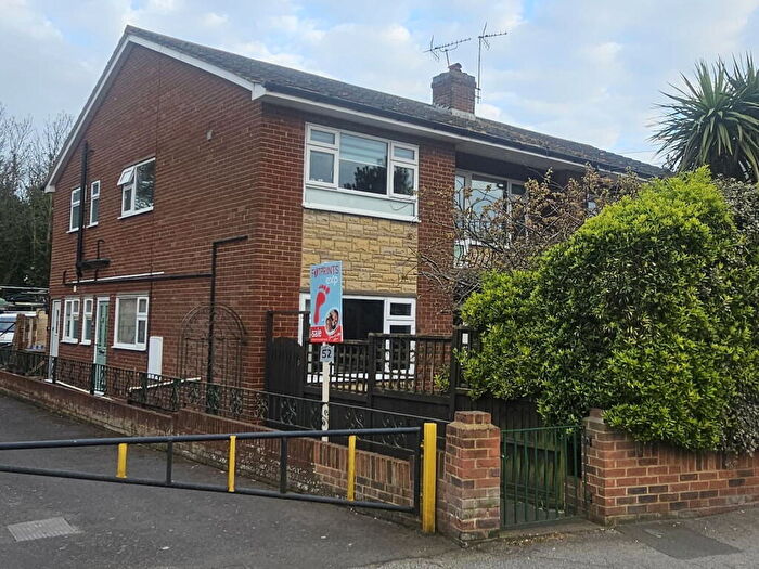 2 Bedroom Flat For Sale In St. Peters Park Road, Broadstairs, CT10