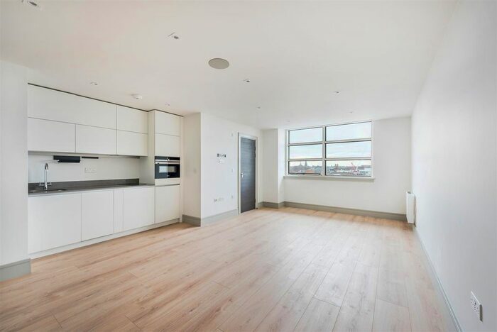 1 Bedroom Flat To Rent In Market Square, Uxbridge UB8