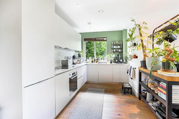 2 Bedroom Flat For Sale In Devonshire Road, Sutton, SM2