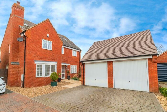 6 Bedroom Detached House For Sale In The Mead, Soulbury, Buckinghamshire, LU7
