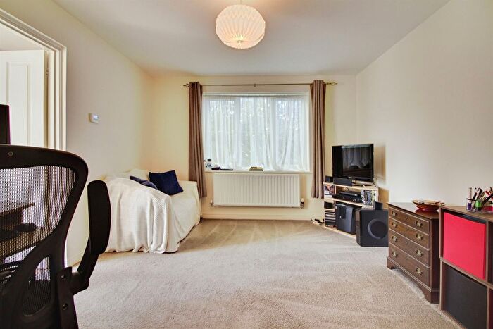1 Bedroom Flat For Sale In Howlands, Welwyn Garden City, AL7