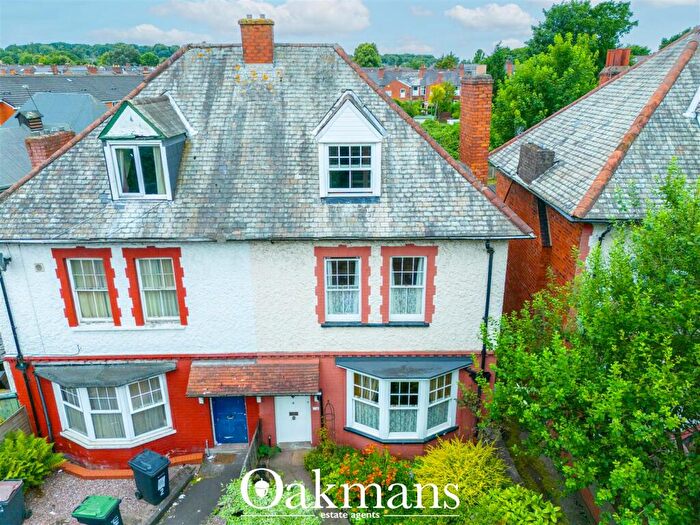 4 Bedroom Semi-Detached House For Sale In Barnsley Road, Birmingham, B17