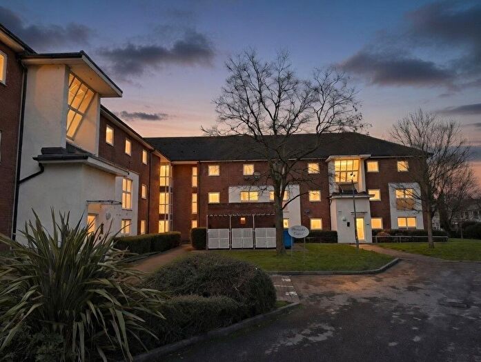 2 Bedroom Flat To Rent In Pamela Court, Willesden, NW10