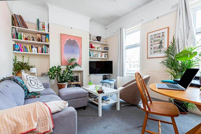 3 Bedroom Flat To Rent In Grove Vale, East Dulwich, London, SE22