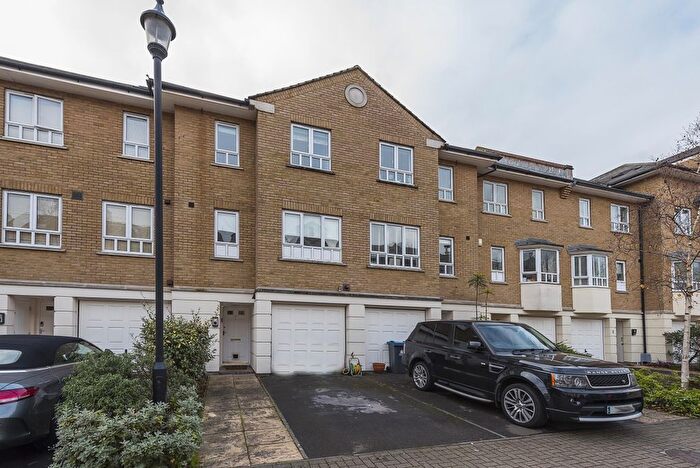 4 Bedroom Town House To Rent In Samuel Gray Gardens, Kingston Upon Thames, KT2