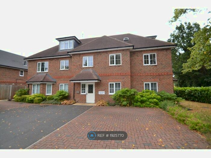 1 Bedroom Flat To Rent In Godwin Close, Wokingham, RG41