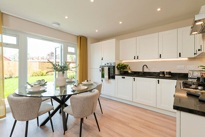 3 Bedroom Semi-Detached House For Sale In Ashingdon Road, Rochford, SS4