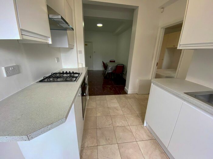 1 Bedroom Flat To Rent In Evanston Gardens, Ilford, IG4