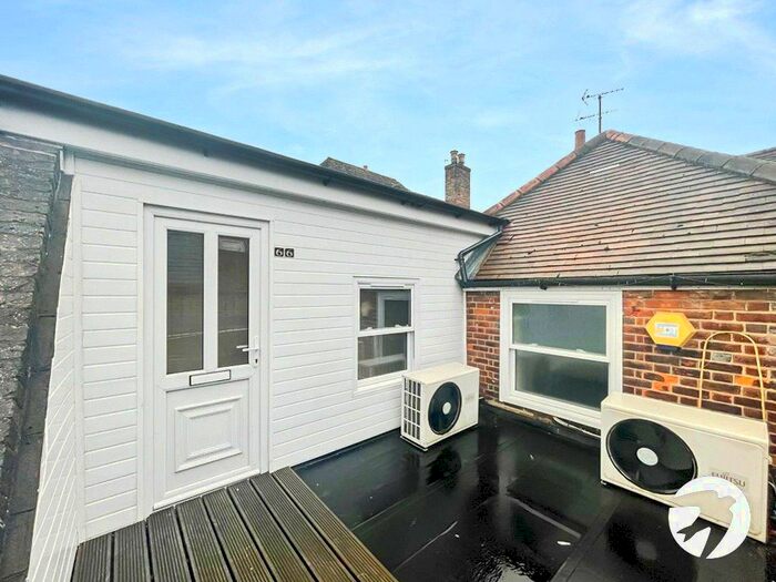 1 Bedroom Flat To Rent In High Street, Sittingbourne, ME10