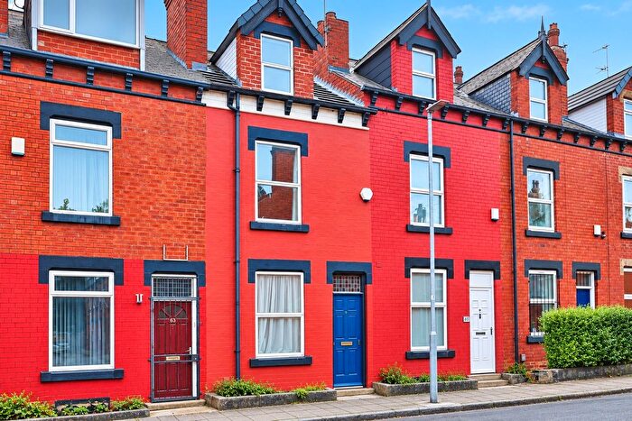 5 Bedroom Terraced House For Sale In Harold Grove, Leeds, LS6