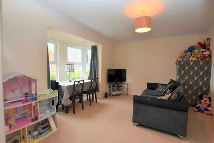 2 Bedroom Flat To Rent In Westbourne Court, Wilson Road, RG30