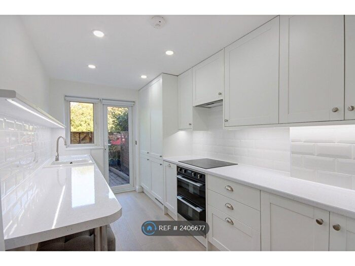 3 Bedroom Flat To Rent In White Lodge, Tunbridge Wells, TN1