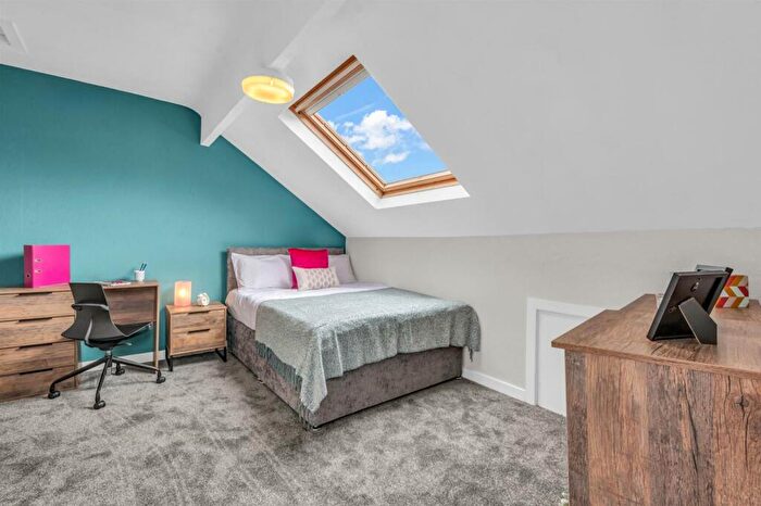 4 Bedroom House To Rent In Beechwood Road, Burley, LS4