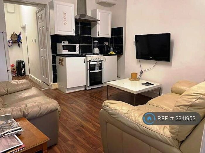 1 Bedroom Flat To Rent In Fallowfield, Manchester, M14