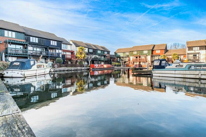 4 Bedroom Town House To Rent In Marina Approach, Hayes, UB4