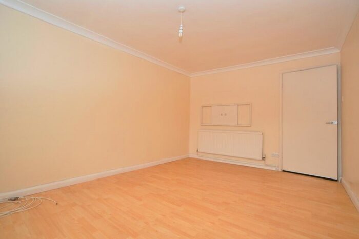 1 Bedroom Flat To Rent In Kennedy Court, Whinbush Road, Hitchin, SG5